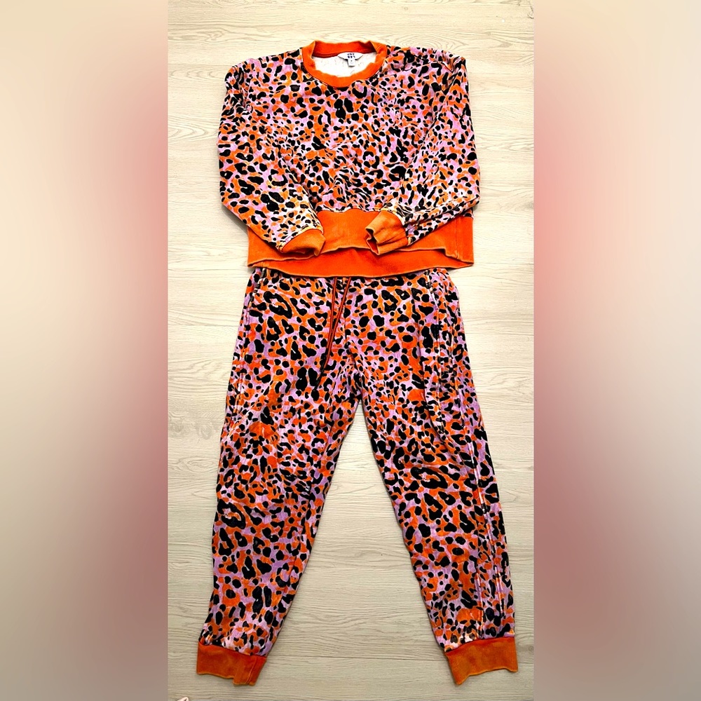 JOYLAB Cheetah Sweatsuit pink/black/purple Excellent condition Top S Bottom M